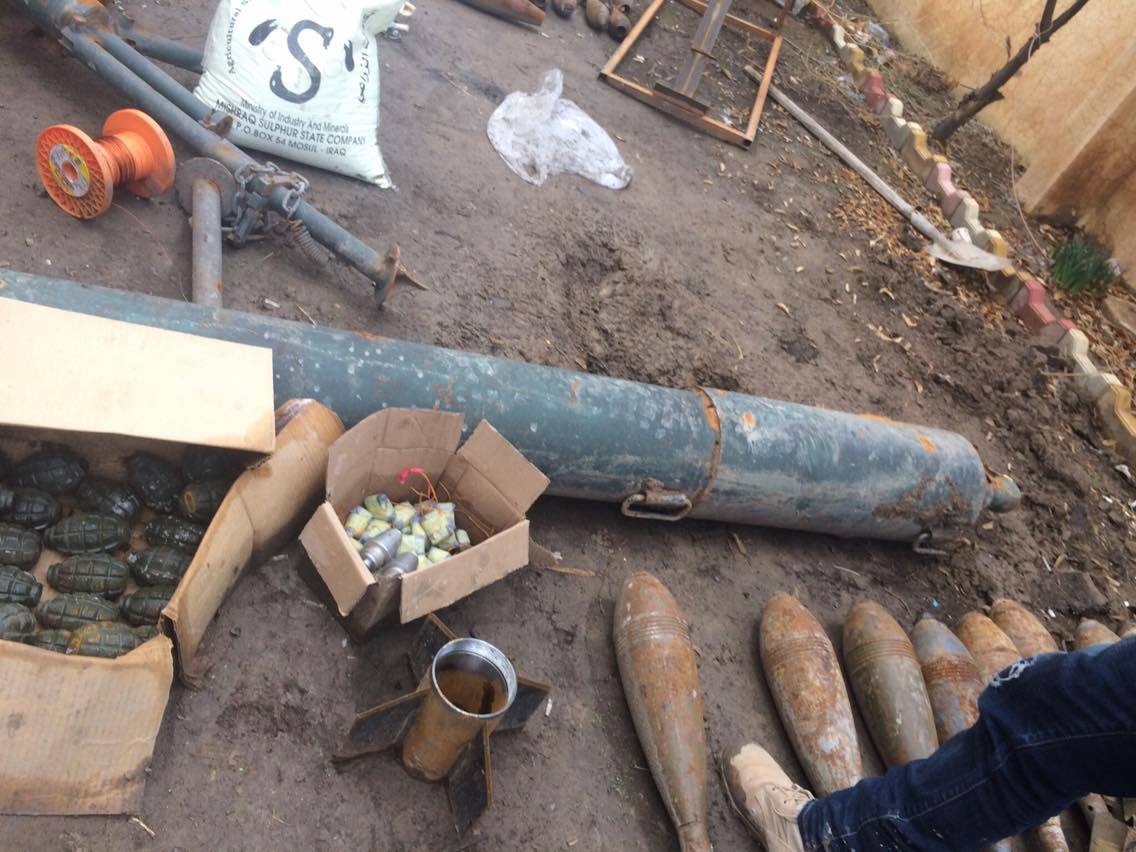 به‌ وێنه‌.. له‌ كارگه‌يه‌كى درووستكردنى چه‌كى داعشدا قوتوى بيره‌ و وێسكى دۆزرايه‌وه‌